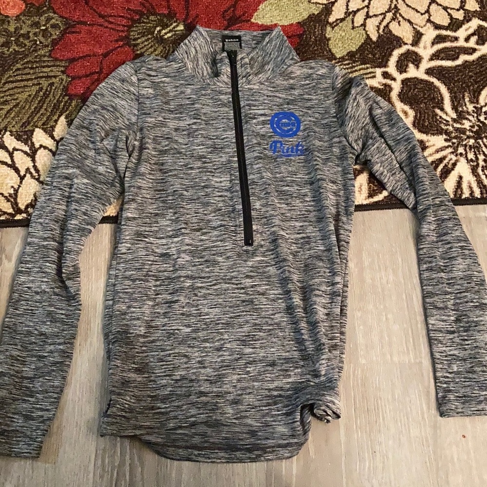 Quarter zip up